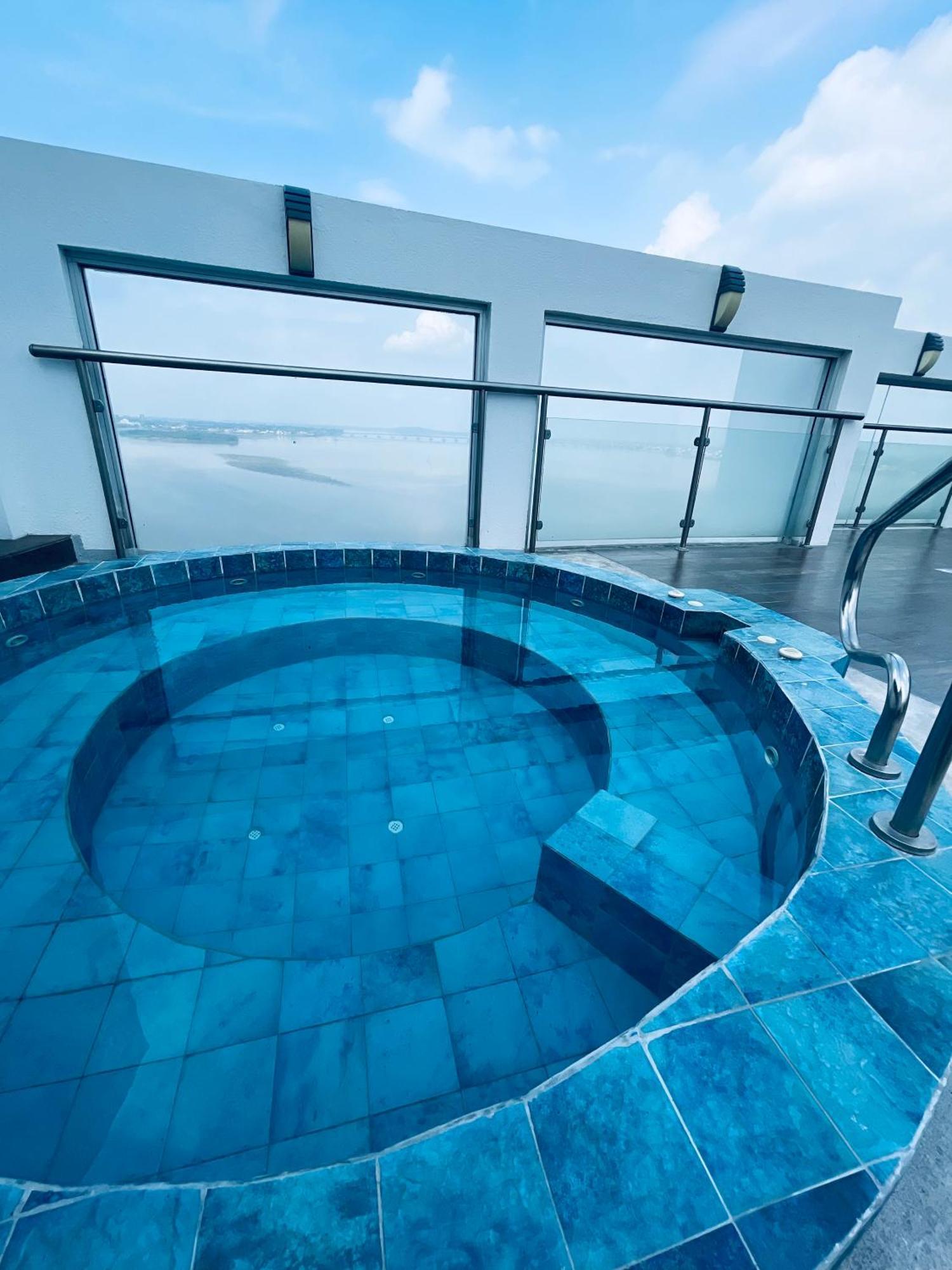 Suite Riverfront Puerto Santa Ana Guayaquil Ngoại thất bức ảnh